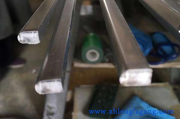  一側半圓異型冷拉鋼